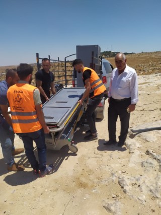 النضال الشعبي تزور الجريح أبو عرام في مسافر يطا