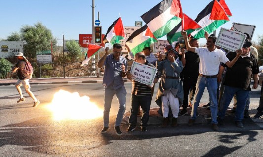 قلق فلسطيني من ضياع فرصة إقامة دولتهم المتواصلة جغرافيا بفعل تصاعد ممارسات إسرائيل