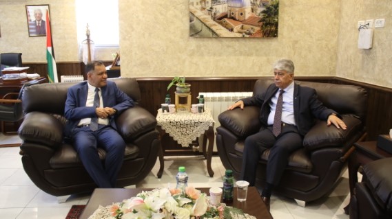 د. مجدلاني يطلع السفير العماني على اخر المستجدات السياسية د. مجدلاني يطلع السفير العماني على اخر المستجدات السياسية