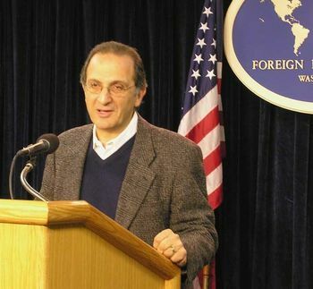 الإنصات إلى أصوات العرب .. بقلم:جيمس زغبي