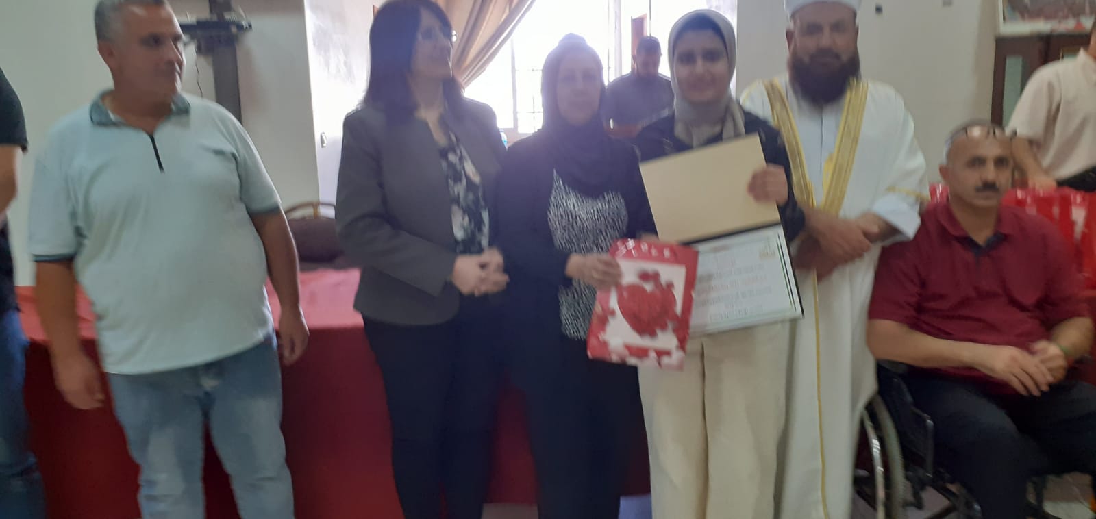 النضال الشعبي ومديرية التنمية الاجتماعية يكرمون الطلبة الأيتام الناجحين بالثانوية العامة