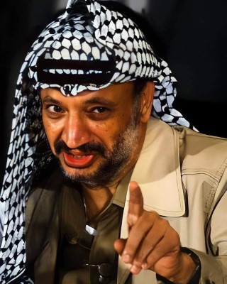 النضال الشعبي: غاب الرمز ياسر عرفات بجسده عن فلسطين لكن إرثه النضالي ما زال راسخًا النضال الشعبي: غاب الرمز ياسر عرفات بجسده عن فلسطين لكن إرثه النضالي ما زال راسخًا