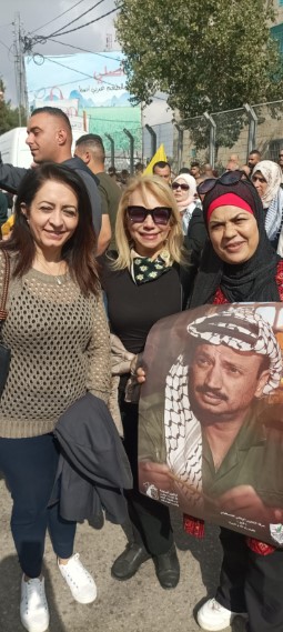 نضال المرأة تشارك باحياء ذكرى الشهيد القائد ياسر عرفات نضال المرأة تشارك باحياء ذكرى الشهيد القائد ياسر عرفات