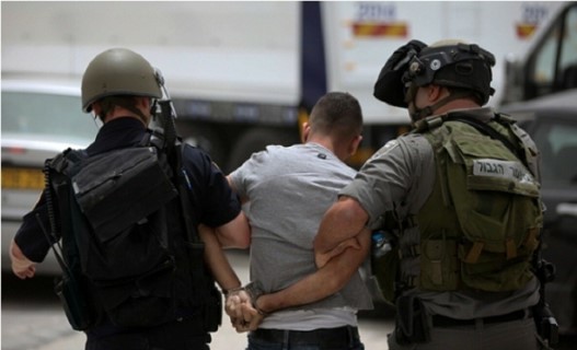 الاحتلال يعتقل شابًا من القدس المحتلة الاحتلال يعتقل شابًا من القدس المحتلة