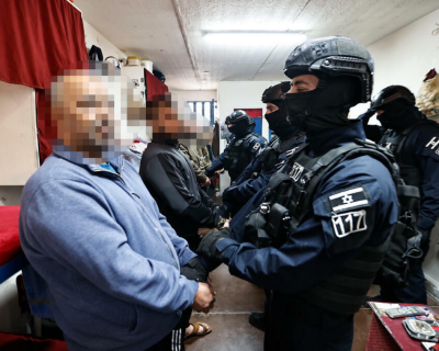 أسرى سجن “عوفر” يشرعون بخطوات تصعيدية احتجاجًا على سياسة الإهمال الطبي بحقهم أسرى سجن “عوفر” يشرعون بخطوات تصعيدية احتجاجًا على سياسة الإهمال الطبي بحقهم