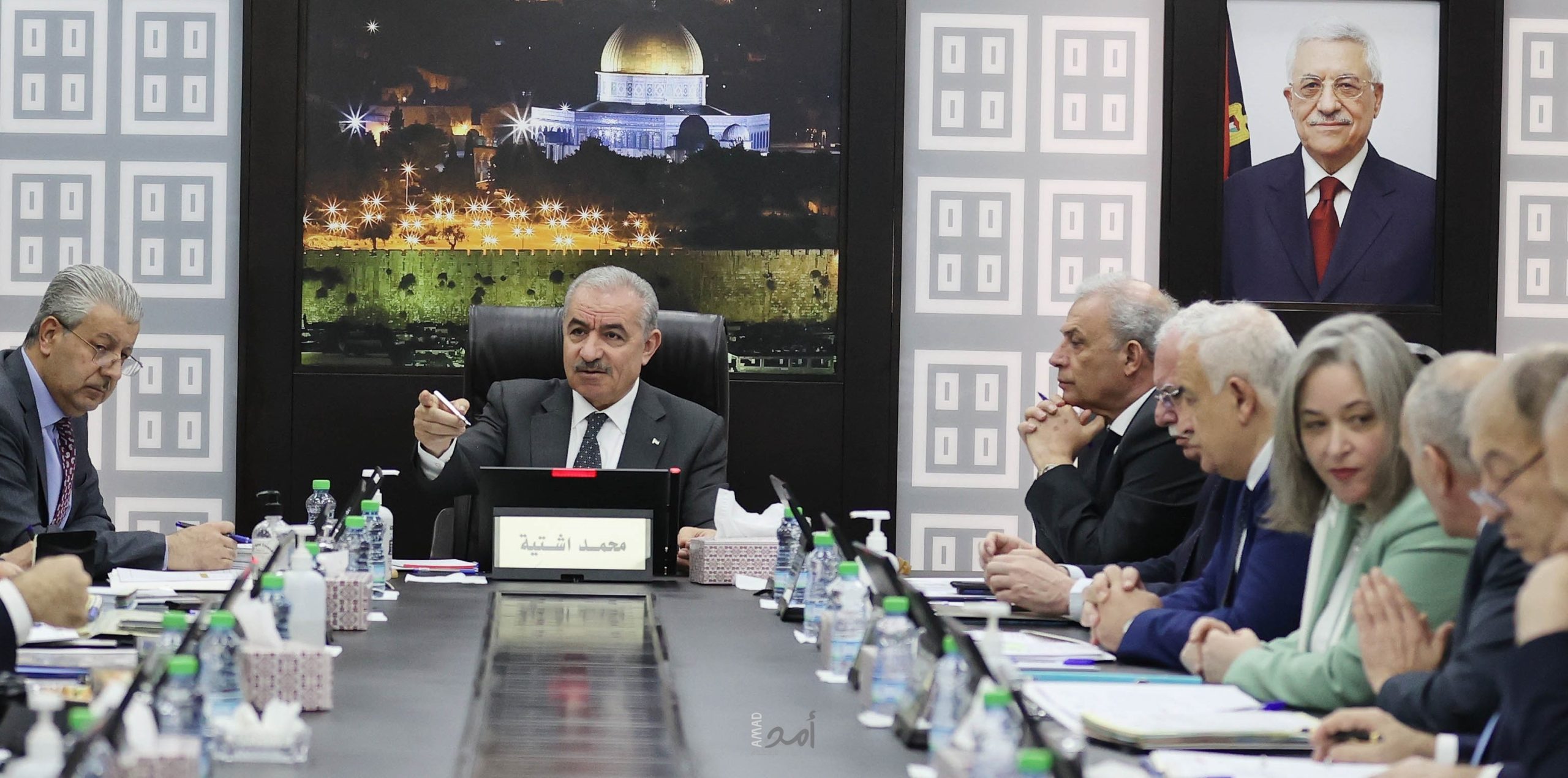 مجلس الوزراء الفلسطيني: ندرك حجم الاستهداف الإسرائيلي للمشروع الوطني ..ونحذر من تهجير أهالي الخان الأحمر مجلس الوزراء الفلسطيني: ندرك حجم الاستهداف الإسرائيلي للمشروع الوطني ..ونحذر من تهجير أهالي الخان الأحمر