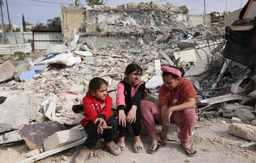 القدس: هدم منزل وإغلاق بيت علقم ونشر سريّتيْن عسكريّتيْن في المنطقة القدس: هدم منزل وإغلاق بيت علقم ونشر سريّتيْن عسكريّتيْن في المنطقة