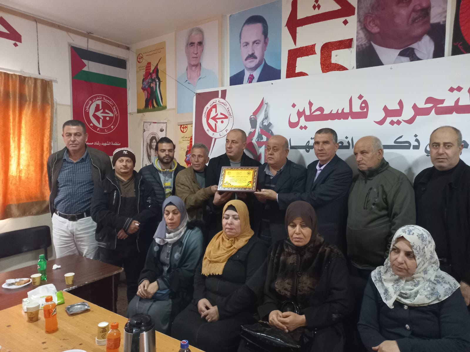 وفد من النضال الشعبي يهنئ الجبهة الشعبية بذكرى انطلاقتها ال55 وفد من النضال الشعبي يهنئ الجبهة الشعبية بذكرى انطلاقتها ال55