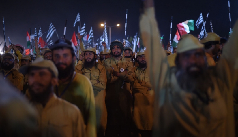 وسط الاقتصاد المتعثّر.. لماذا يتظاهر الباكستانيون ضد عمران خان وسط الاقتصاد المتعثّر.. لماذا يتظاهر الباكستانيون ضد عمران خان