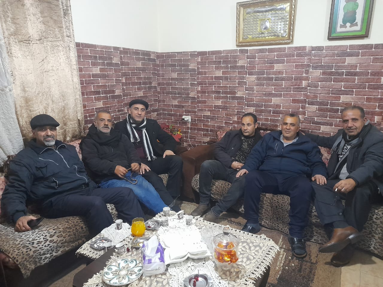 لجنة التنسيق الفصائلي وعدد من مؤسسات مخيم الدهيشة يزورن الرفيق سامي شاهين للاطمئنان على صحته لجنة التنسيق الفصائلي وعدد من مؤسسات مخيم الدهيشة يزورن الرفيق سامي شاهين للاطمئنان على صحته