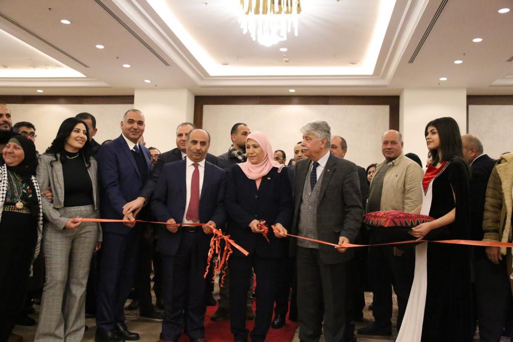تحت رعاية رئيس الوزراء د.اشتيه جمعية تطوع امل الخيرية والتمكين الاقتصادي يفتتحان معرض رياديات كنعانيات للأسر المقدسية المنتجة تحت رعاية رئيس الوزراء د.اشتيه جمعية تطوع امل الخيرية والتمكين الاقتصادي يفتتحان معرض رياديات كنعانيات للأسر المقدسية المنتجة
