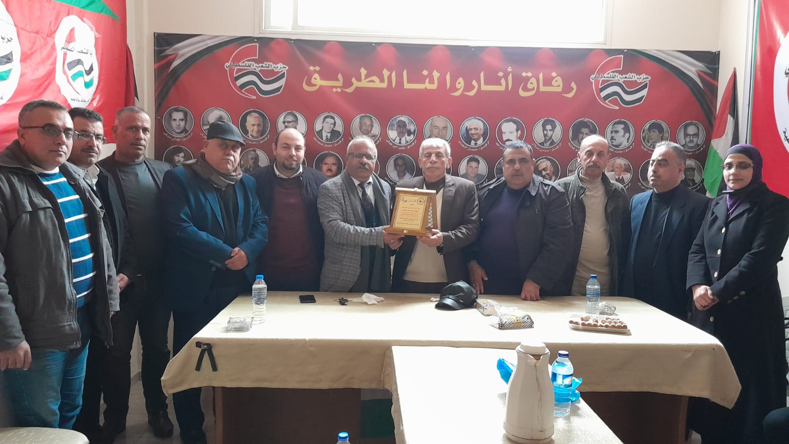 وفد من النضال الشعبي يزور حزب الشعب لتهنئته بذكرى تأسيسة ال41 وفد من النضال الشعبي يزور حزب الشعب لتهنئته بذكرى تأسيسة ال41