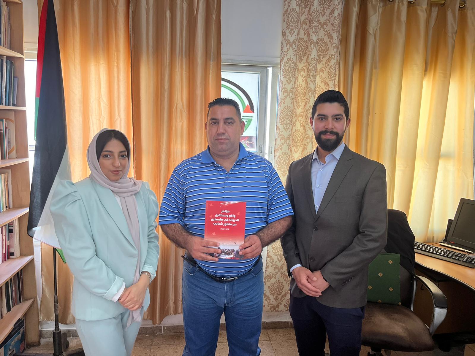 علوش يلتقي وفدًا من المركز الفلسطيني لقضايا السلام والديمقراطية علوش يلتقي وفدًا من المركز الفلسطيني لقضايا السلام والديمقراطية
