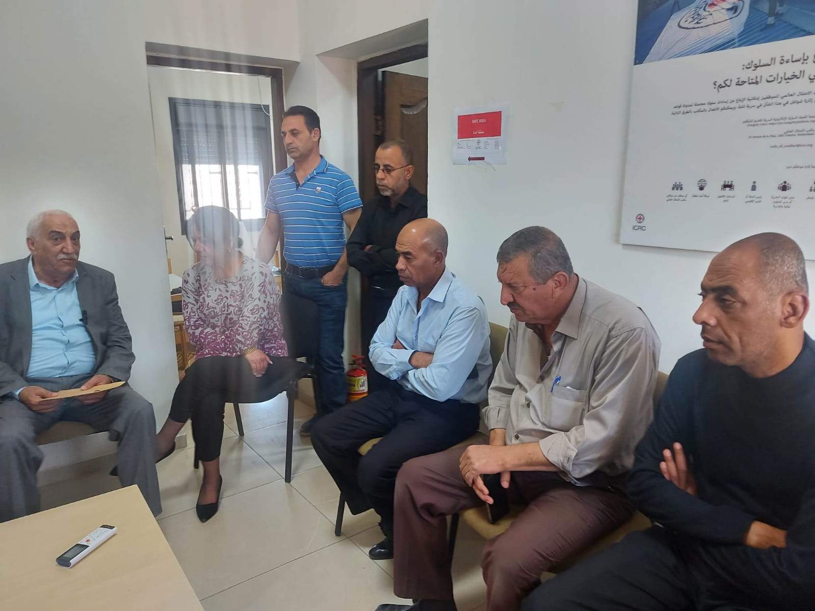 محافظة أريحا تسلم “الصليب الأحمر” رسالة اعتراض على قرار إغلاق مكتبه في المدينة محافظة أريحا تسلم “الصليب الأحمر” رسالة اعتراض على قرار إغلاق مكتبه في المدينة