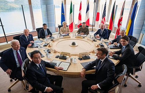 زيـلـيـنـسـكـي يـحـصـل عـلـى دعـم دبلوماسي وعسكري في هيروشيما زيـلـيـنـسـكـي يـحـصـل عـلـى دعـم دبلوماسي وعسكري في هيروشيما