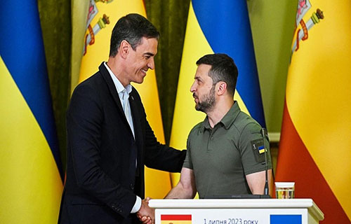 زيلينسكي يطالب قمة الأطلسي المقبلة بدعوة بلاده للانضمام للحلف زيلينسكي يطالب قمة الأطلسي المقبلة بدعوة بلاده للانضمام للحلف