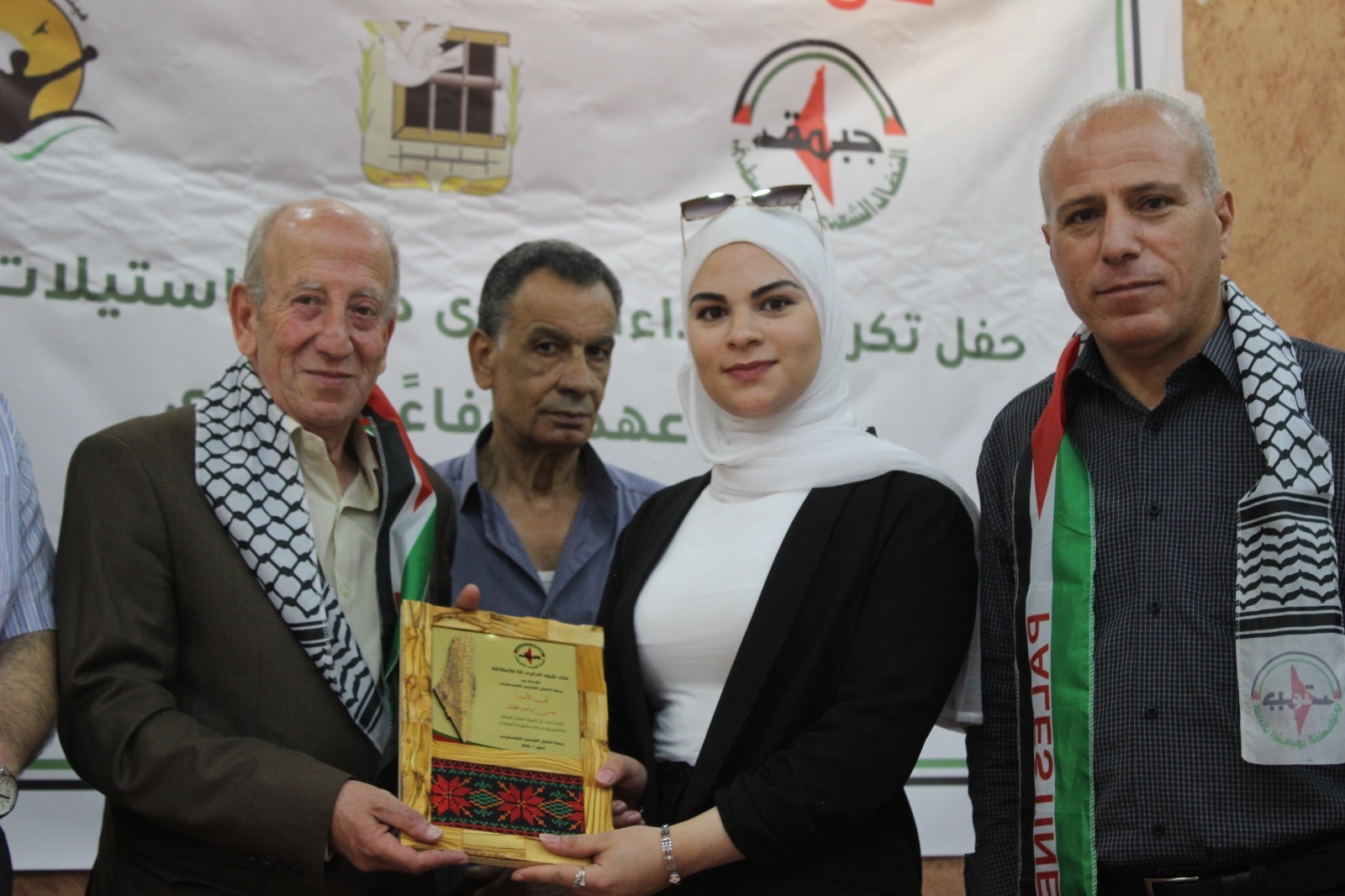 كرمت عمداء الاسرى في محافظتي الخليل وبيت لحم النضال الشعبي خير ما نحييه بذكرى الانطلاقة تكريم عمداء الأسرى تعبيراً عن عطاءاتهم وإراداتهم الفولاذية كرمت عمداء الاسرى في محافظتي الخليل وبيت لحم النضال الشعبي خير ما نحييه بذكرى الانطلاقة تكريم عمداء الأسرى تعبيراً عن عطاءاتهم وإراداتهم الفولاذية