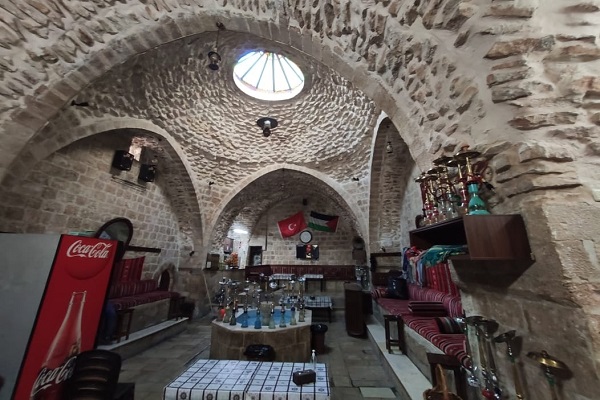 رفاهية في “بيت النار” يعكرها الغزاة رفاهية في “بيت النار” يعكرها الغزاة