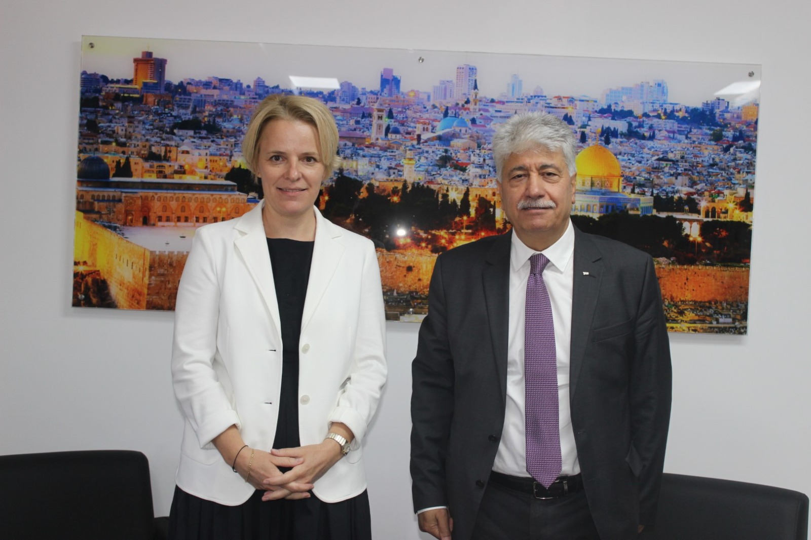 اطلع سفيرة سويسرا على تطورات الاوضاع بفلسطين د. مجدلاني اجراءات الاحتلال الاحادية الجانب تهدف لتقويض السلطة الفلسطينية اطلع سفيرة سويسرا على تطورات الاوضاع بفلسطين د. مجدلاني اجراءات الاحتلال الاحادية الجانب تهدف لتقويض السلطة الفلسطينية