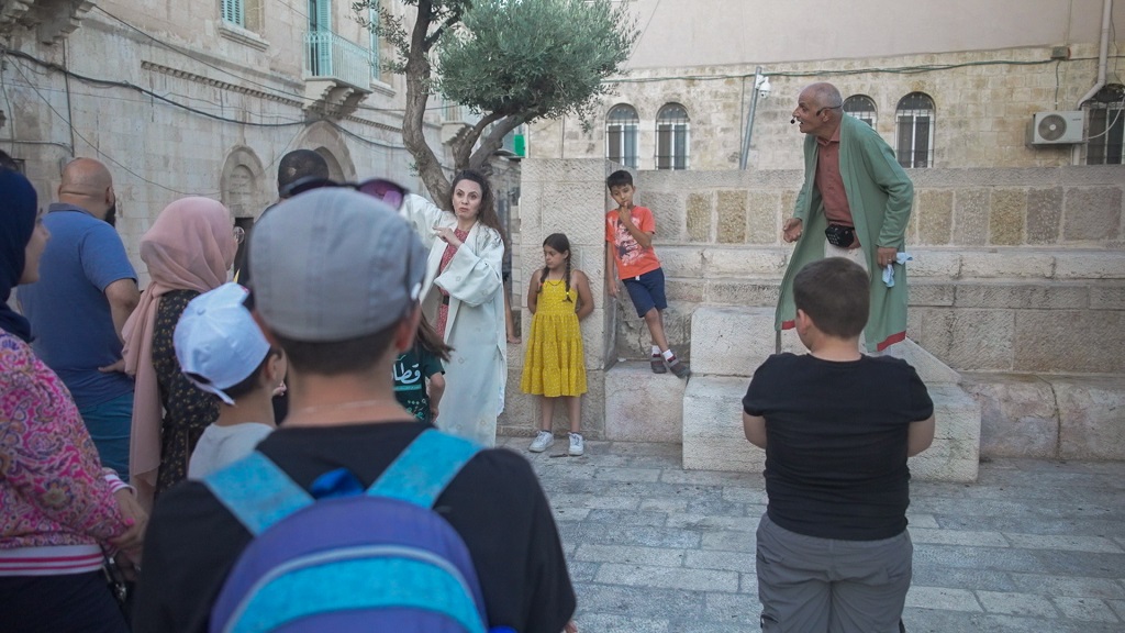 مسرحية “فسيفساء القدس” تحيي حارات البلدة القديمة في العاصمة المحتلة مسرحية “فسيفساء القدس” تحيي حارات البلدة القديمة في العاصمة المحتلة