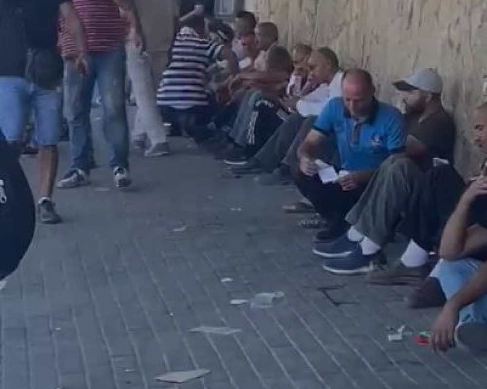 منعت كافة العمال من الوصول لاعمالهم.. الاحتلال يغلق معابر القدس ويتخذ اجراءات مشددة فجرا منعت كافة العمال من الوصول لاعمالهم.. الاحتلال يغلق معابر القدس ويتخذ اجراءات مشددة فجرا