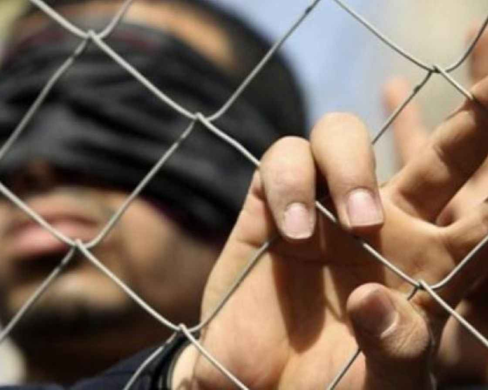 المعتقلون الإداريون في “عوفر” يشرعون بخطوات احتجاجية على استمرار اعتقالهم المعتقلون الإداريون في “عوفر” يشرعون بخطوات احتجاجية على استمرار اعتقالهم