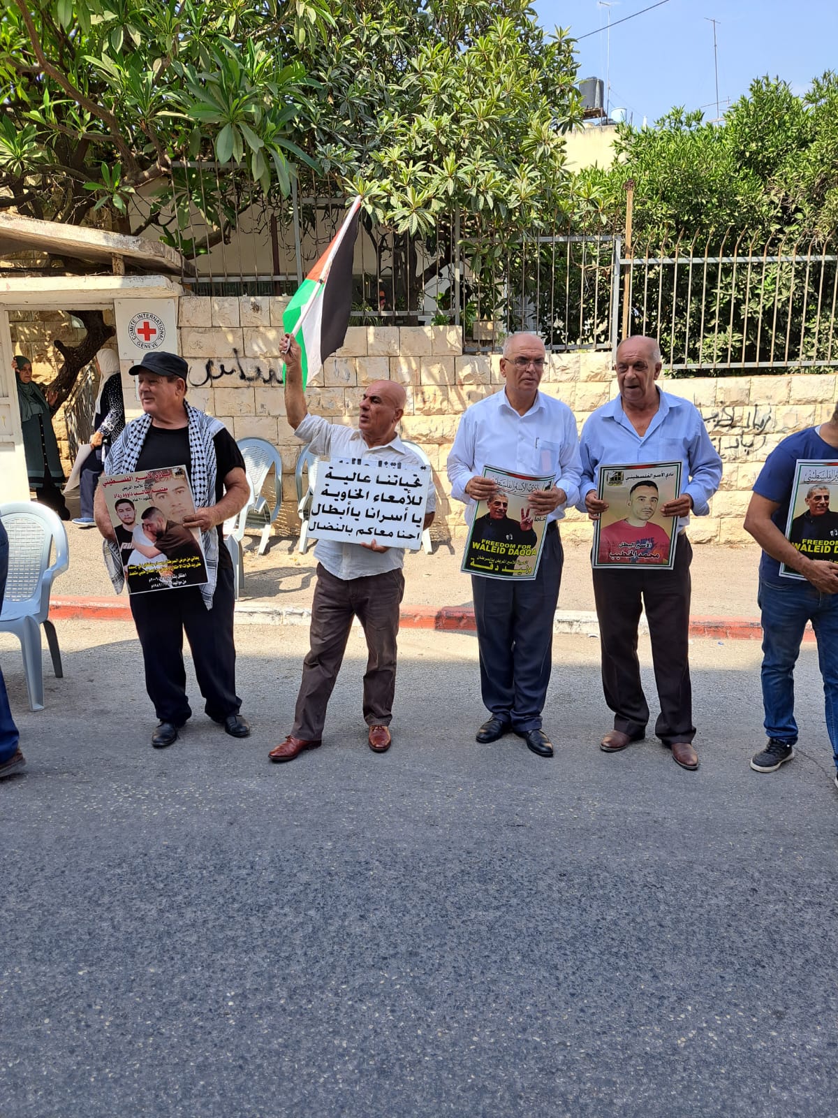 النضال الشعبي بطولكرم: تشارك بوقفة مساندة للأسرى المرضى والإداريين المضربين عن الطعام النضال الشعبي بطولكرم: تشارك بوقفة مساندة للأسرى المرضى والإداريين المضربين عن الطعام