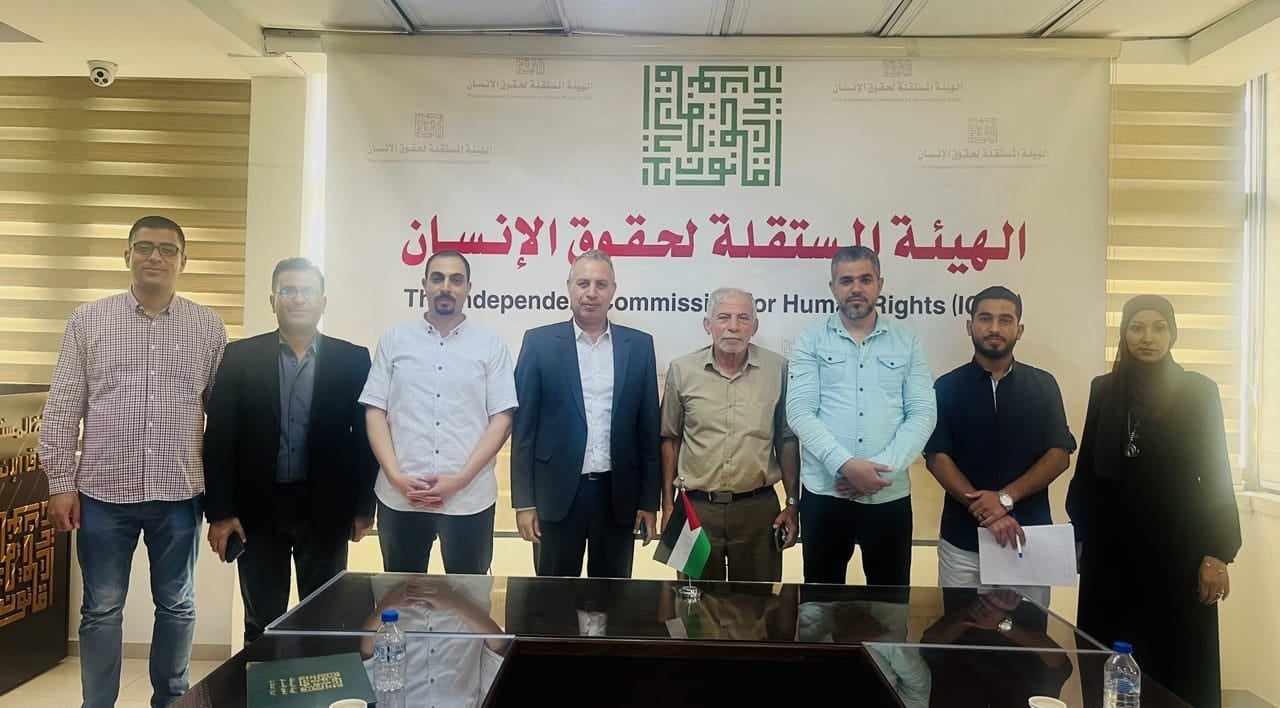 النضال الشعبي بغزة تلتقى الهيئة المستقلة لحقوق الانسان للتباحث فى اجراء الانتخابات للأطر الطلابية فى الجامعات النضال الشعبي بغزة تلتقى الهيئة المستقلة لحقوق الانسان للتباحث فى اجراء الانتخابات للأطر الطلابية فى الجامعات