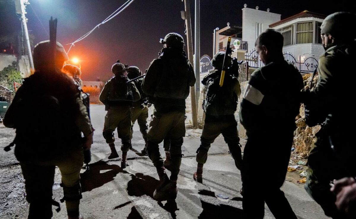 الاحتلال يشن حملة اعتقالات واسعة بالضفة والقدس الاحتلال يشن حملة اعتقالات واسعة بالضفة والقدس