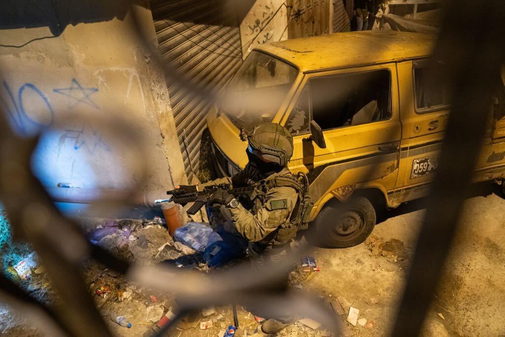 اعتقالات في حملة مداهمات واسعة بالضفة الغربية اعتقالات في حملة مداهمات واسعة بالضفة الغربية