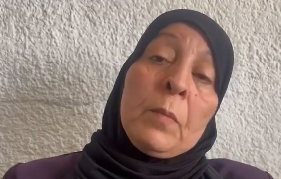 أم علي الكستوني ابنها الأول شهيد والثاني موقوف والثالث إداري أم علي الكستوني ابنها الأول شهيد والثاني موقوف والثالث إداري