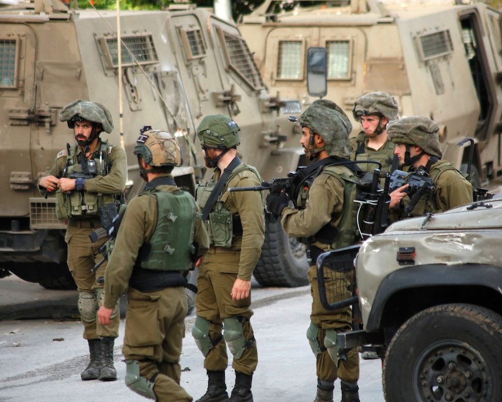 الاحتلال يشن حملة اعتقالات في مناطق متفرقة بالضفة الاحتلال يشن حملة اعتقالات في مناطق متفرقة بالضفة
