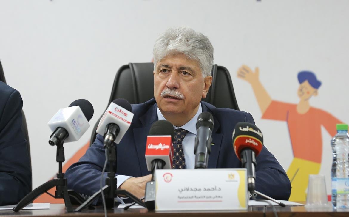 د.مجدلاني اتفاق باريس الاقتصادي وسائر اتفاقيات المرحلة الانتقالية لم تعد مقبولة وينبغي التخلص منها د.مجدلاني اتفاق باريس الاقتصادي وسائر اتفاقيات المرحلة الانتقالية لم تعد مقبولة وينبغي التخلص منها