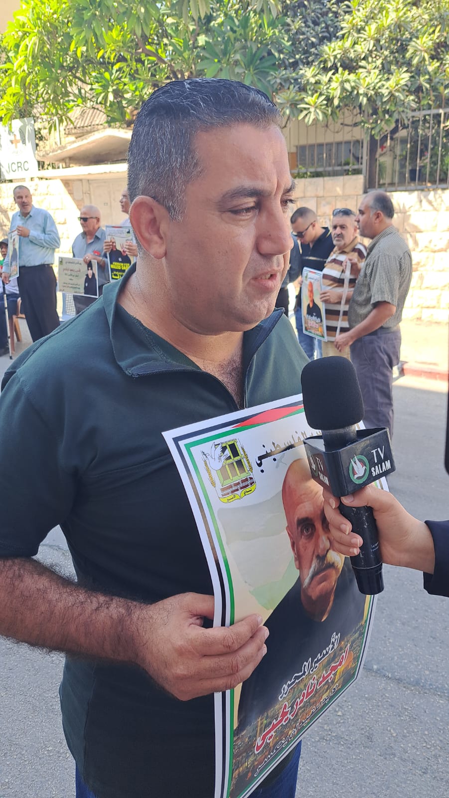 خلال حديث الرفيق محمد علوش عن الأسرى خلال وقفة تضامنية بطولكرم خلال حديث الرفيق محمد علوش عن الأسرى خلال وقفة تضامنية بطولكرم