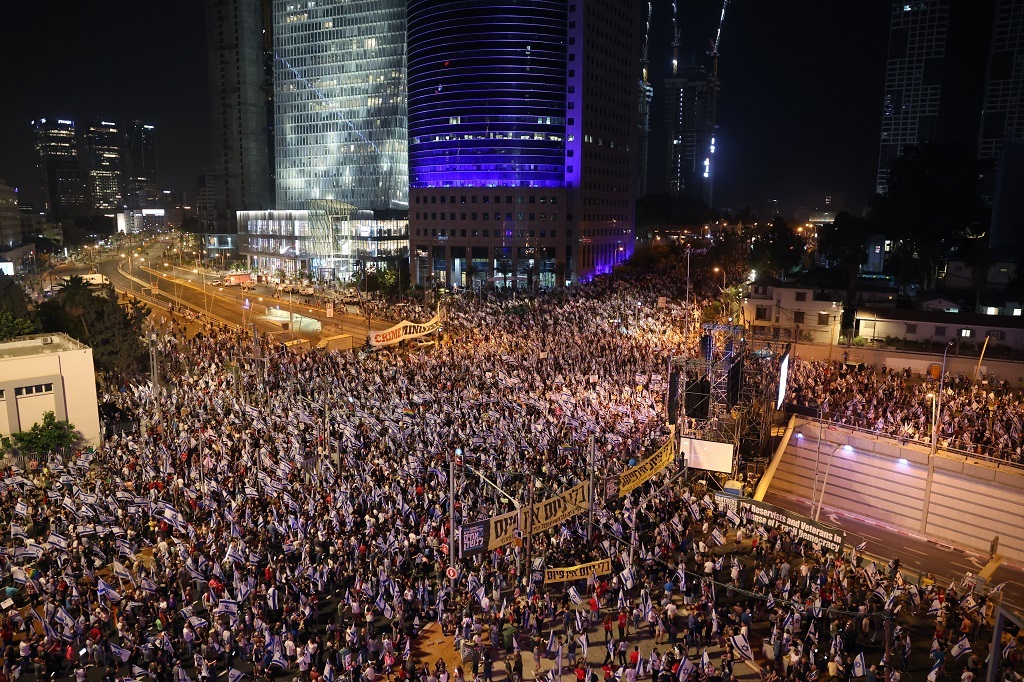 عشرات الآلاف يتظاهرون ضد حكومة نتنياهو للأسبوع الـ36 على التوالي عشرات الآلاف يتظاهرون ضد حكومة نتنياهو للأسبوع الـ36 على التوالي