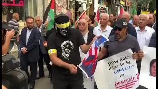 محتجون في رام الله يحرقون صور وزير خارجية اميركا بلينكن قبيل اجتماعه مع الرئيس محمود عباس محتجون في رام الله يحرقون صور وزير خارجية اميركا بلينكن قبيل اجتماعه مع الرئيس محمود عباس