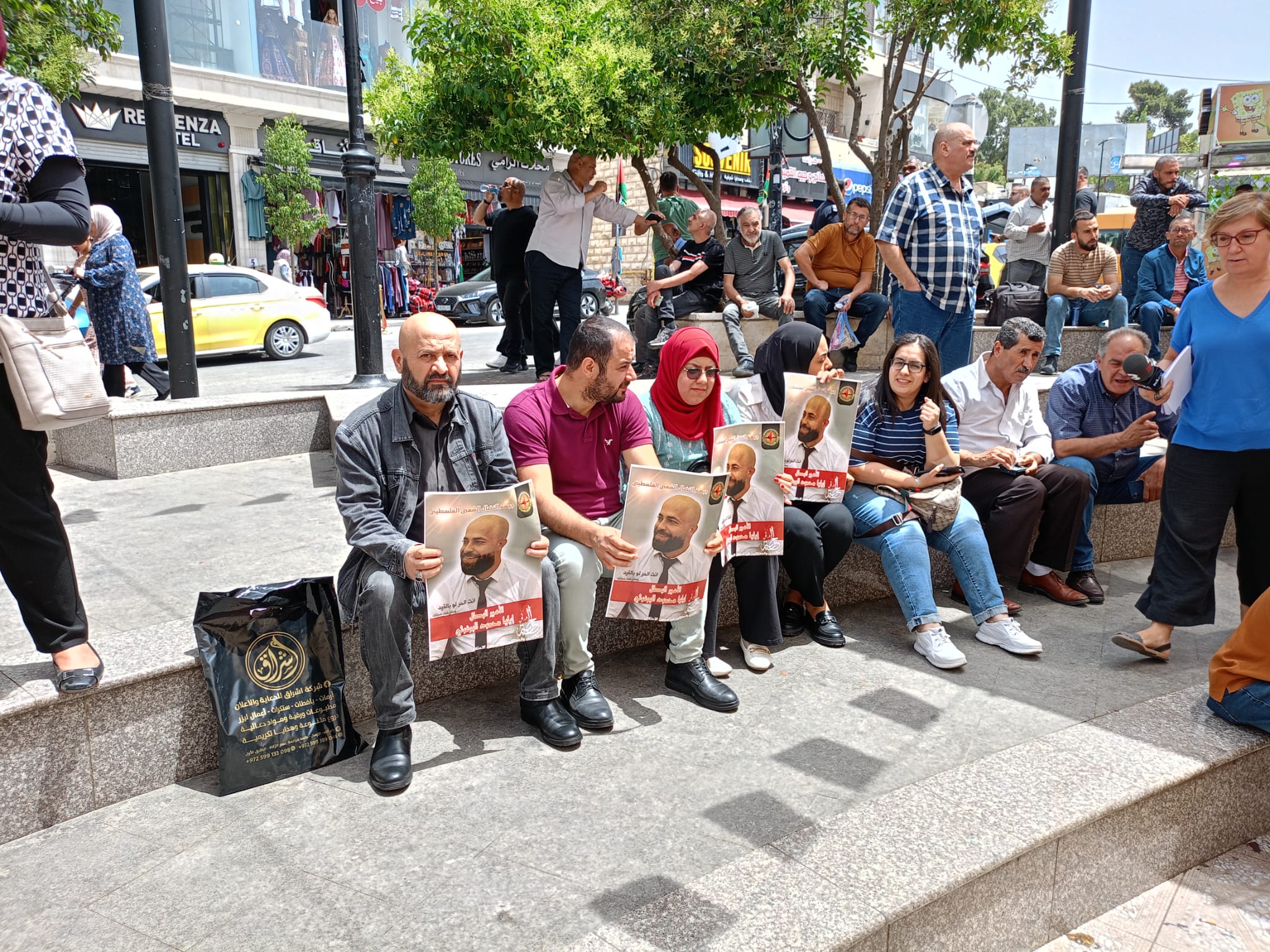 النضال الشعبي ترفع صور الاسير الرفيق ايليا البرغوثي الأسرى مشاعل على درب الحرية والاستقلال