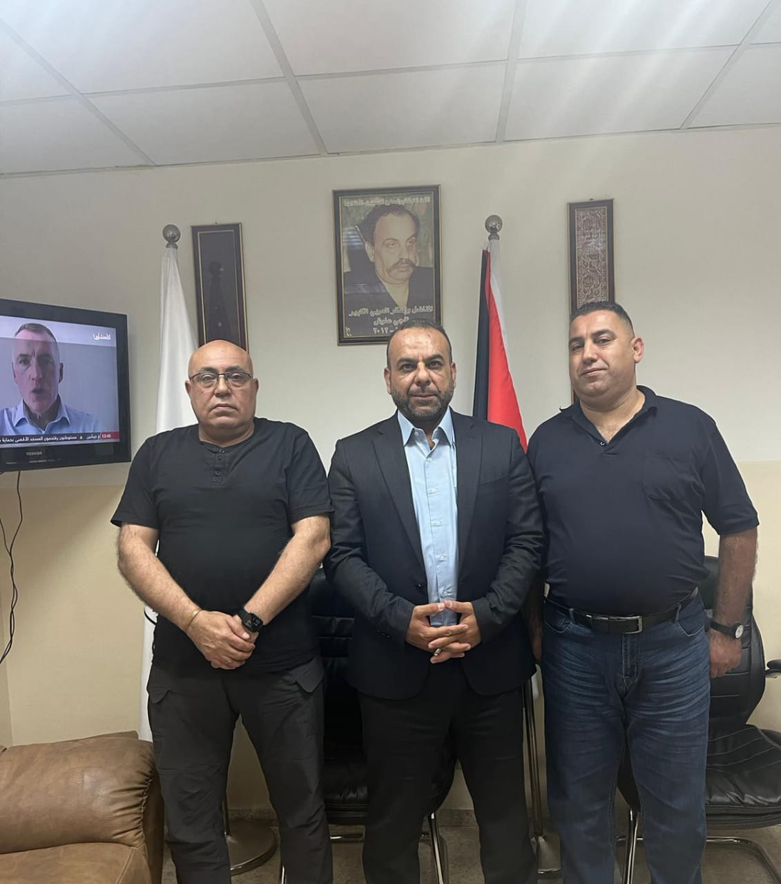 جبهة النضال الشعبي تلتقي أمين عام اتحاد الكتّاب الفلسطينيين جبهة النضال الشعبي تلتقي أمين عام اتحاد الكتّاب الفلسطينيين