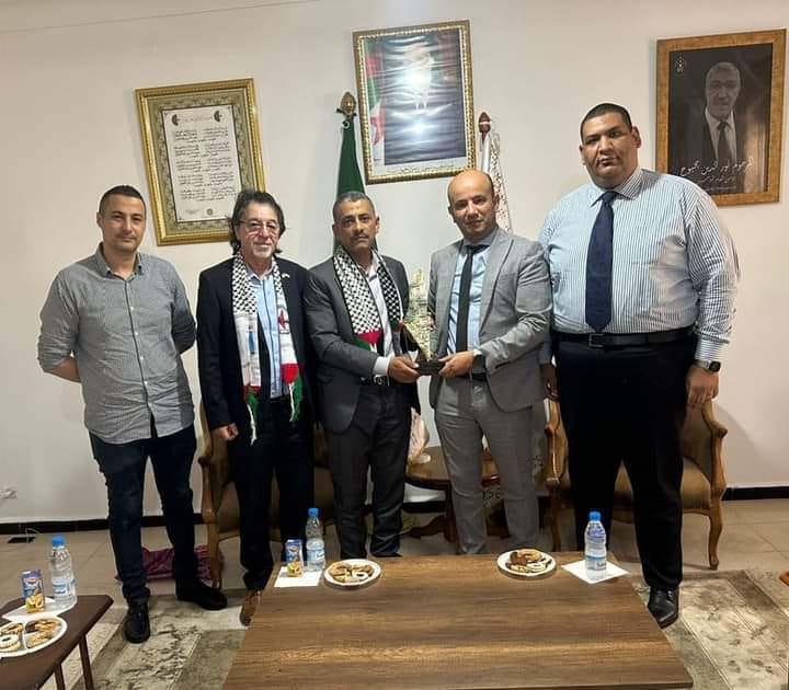 النضال الشعبي تلتقي اتحاد القوى الديمقراطية والاجتماعية بالجزائر النضال الشعبي تلتقي اتحاد القوى الديمقراطية والاجتماعية بالجزائر