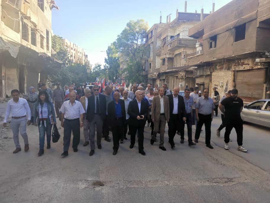 النضال الشعبي في زيارة مقبرة الشهداء في اليرموك النضال الشعبي في زيارة مقبرة الشهداء في اليرموك