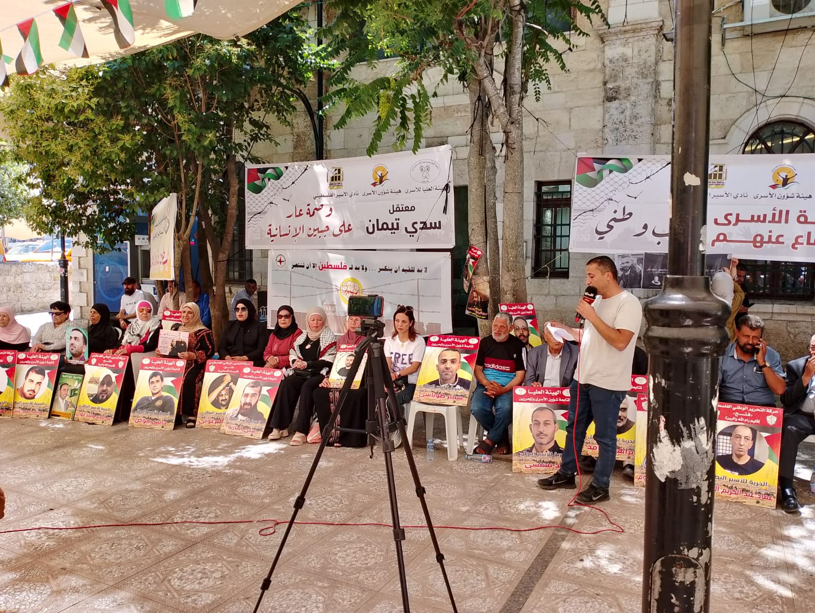 النضال الشعبي تحيي انطلاقتها الـ 57 بوقفة إسناد مع الاسرى وتؤكد التمسك بمنظمة التحرير الفلسطينية الممثل الشرعي والوحيد لشعبنا