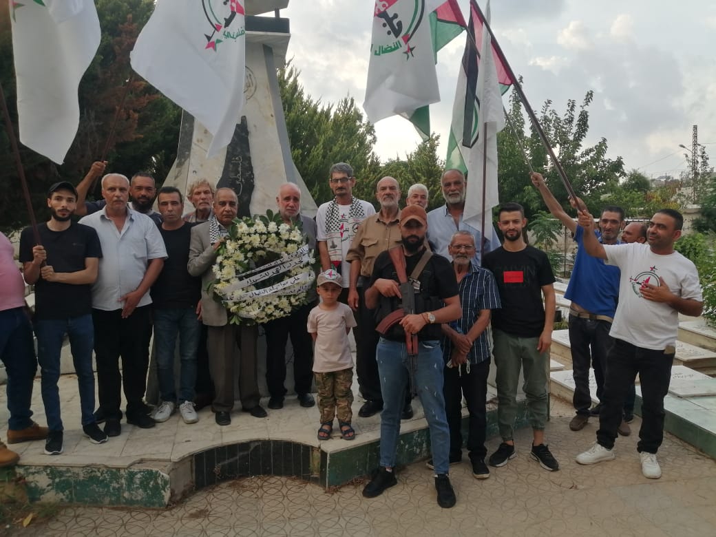 النضال الشعبي تنظم زيارة جماهيرية إلى مقبرة الشهداء في ذكرى انطلاقتها النضال الشعبي تنظم زيارة جماهيرية إلى مقبرة الشهداء في ذكرى انطلاقتها
