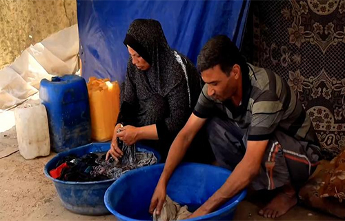نفاد مواد التنظيف ينذر بكارثة صحية جديدة في غزة