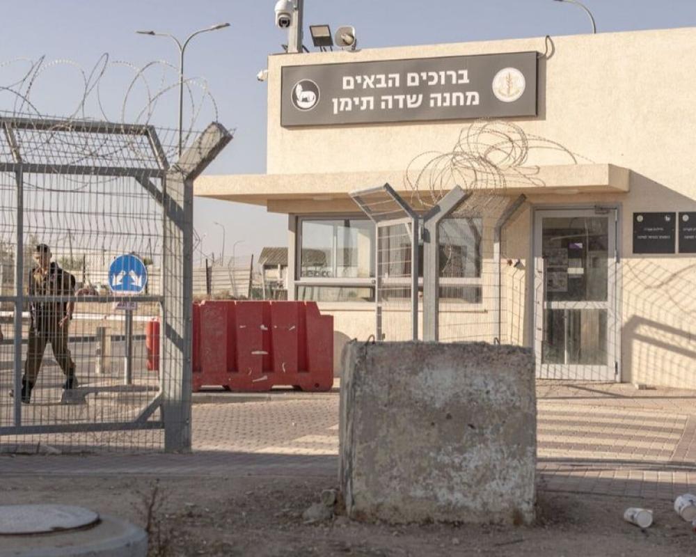 عراة مقيدون ولم أستطع النظر بعيونهم.. شهادة مروعة لطبيب عن معتقل سدي تيمان عراة مقيدون ولم أستطع النظر بعيونهم.. شهادة مروعة لطبيب عن معتقل سدي تيمان