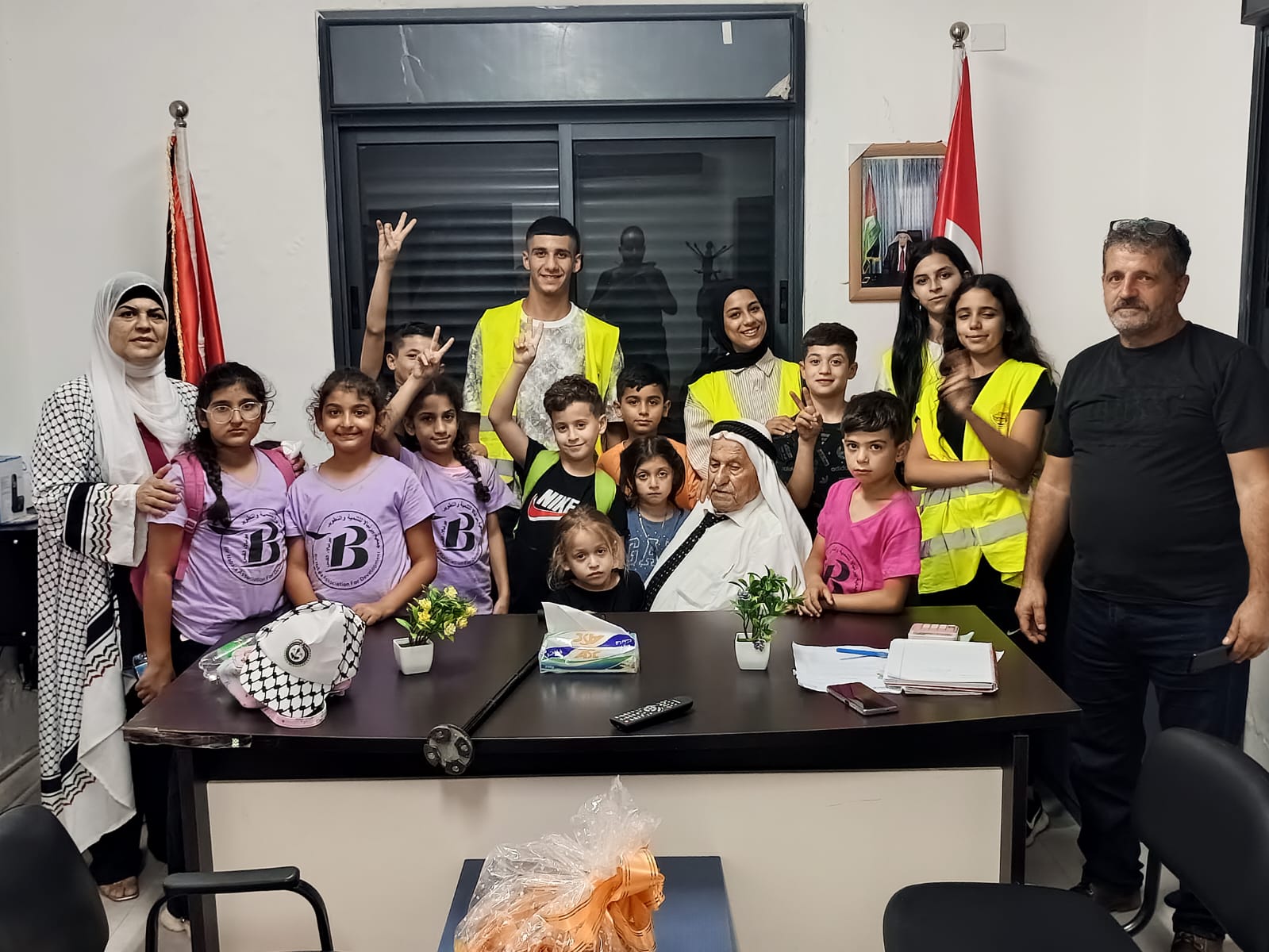 مخيم القدس أحلى يزور جمعية بير نبالا للتنمية والتطوير الرجبي : نعمل على تعزيز التواصل بين الجمعيات المقدسية مخيم القدس أحلى يزور جمعية بير نبالا للتنمية والتطوير الرجبي : نعمل على تعزيز التواصل بين الجمعيات المقدسية