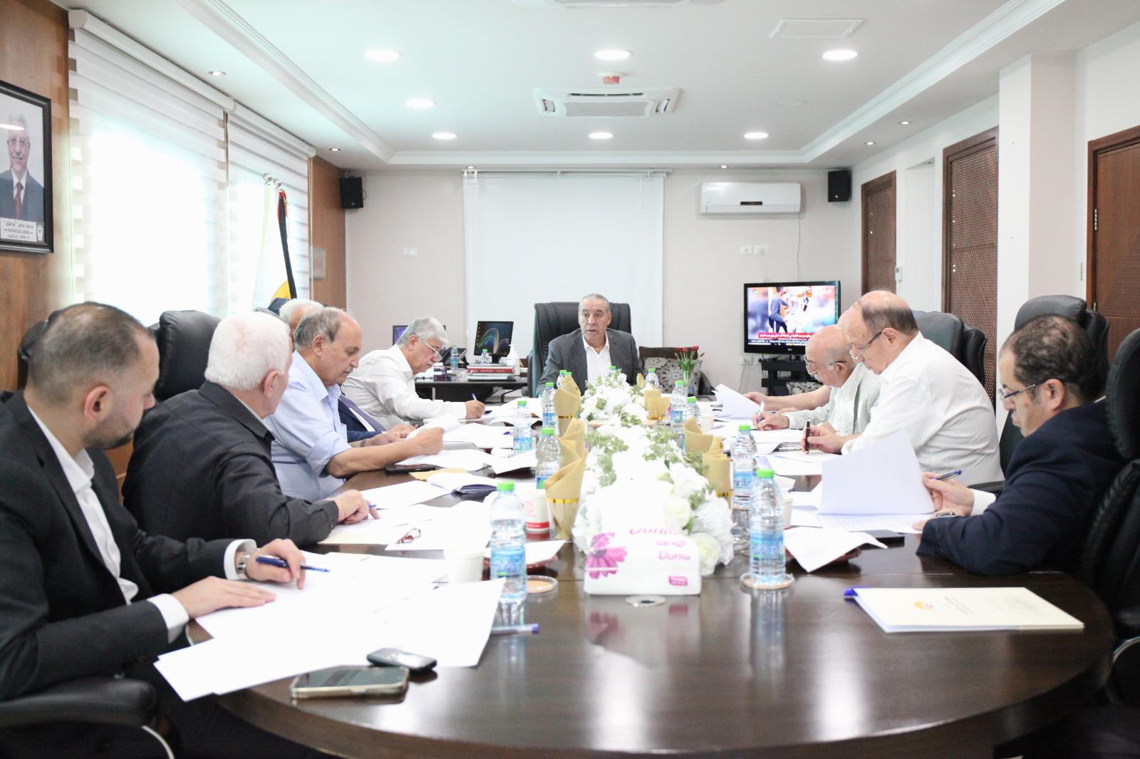 “اللجنة التحضيرية” تعقد اجتماعا لوضع الترتيبات اللازمة لتوجه الرئيس والقيادة الفلسطينية إلى قطاع غزة “اللجنة التحضيرية” تعقد اجتماعا لوضع الترتيبات اللازمة لتوجه الرئيس والقيادة الفلسطينية إلى قطاع غزة