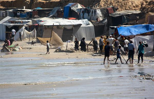 المياه تغمر خيام النازحين قبل قدوم الشتاء المياه تغمر خيام النازحين قبل قدوم الشتاء