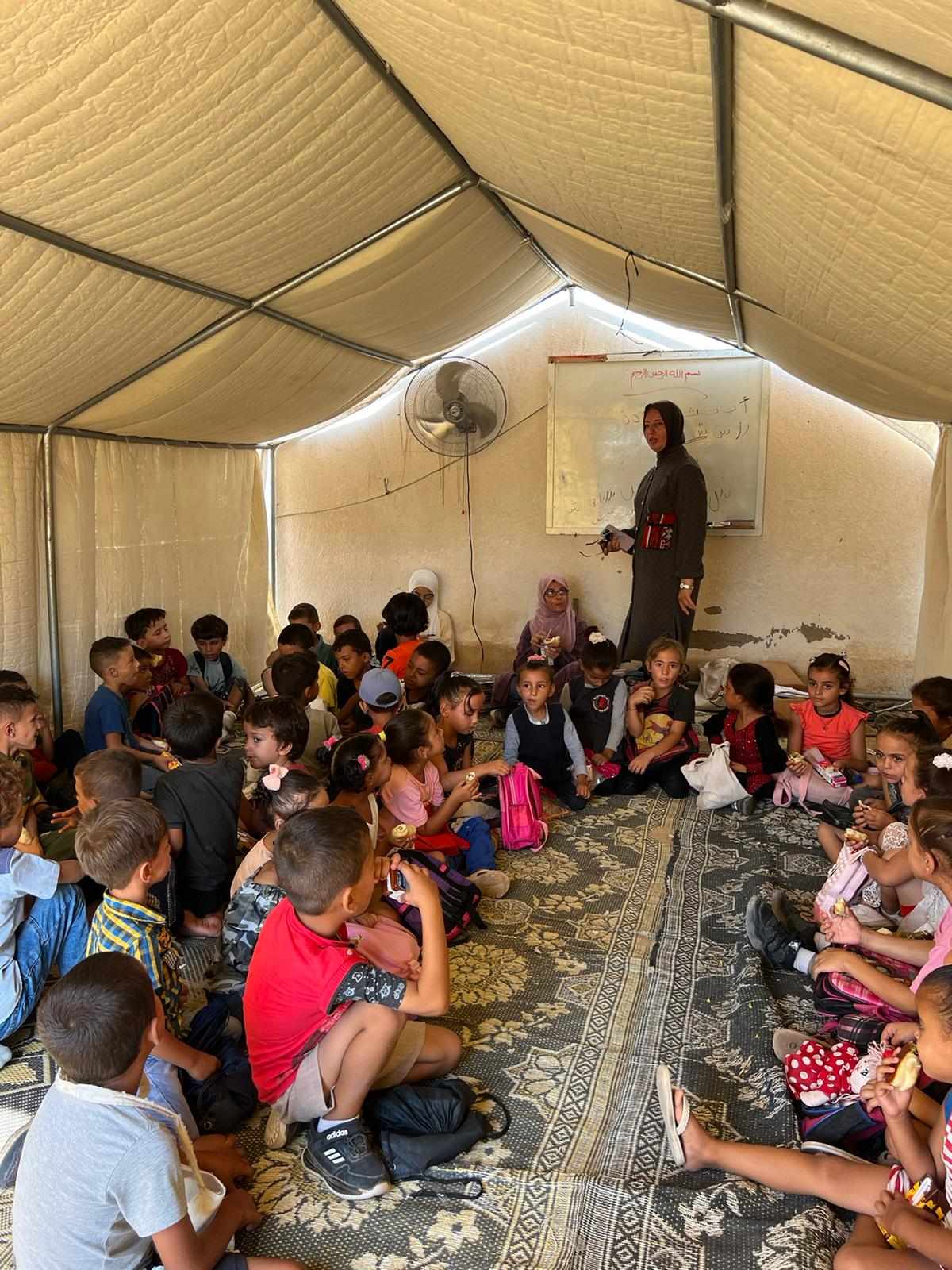 فورة : نجهز للخيمة التعليمية الثالثة النضال الشعبي توزع على طلبة خيمها التعليمية وجبات الافطار فورة : نجهز للخيمة التعليمية الثالثة النضال الشعبي توزع على طلبة خيمها التعليمية وجبات الافطار