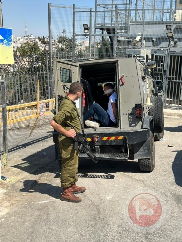 الاحتلال يعتقل 3 مواطنين بينهم طفل من الخليل الاحتلال يعتقل 3 مواطنين بينهم طفل من الخليل
