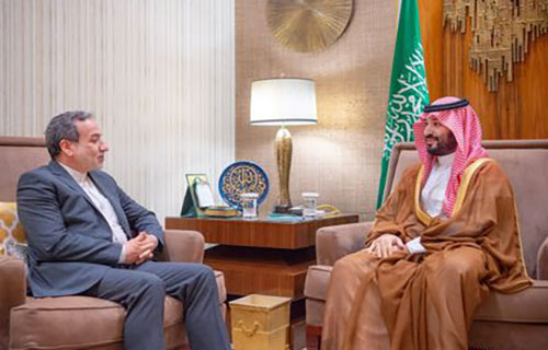 الرياض: ولي العهد السعودي يستقبل وزير خارجية إيران الرياض: ولي العهد السعودي يستقبل وزير خارجية إيران